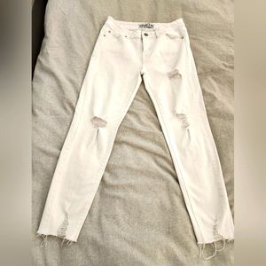 Enjean size 9 distressed white jeans